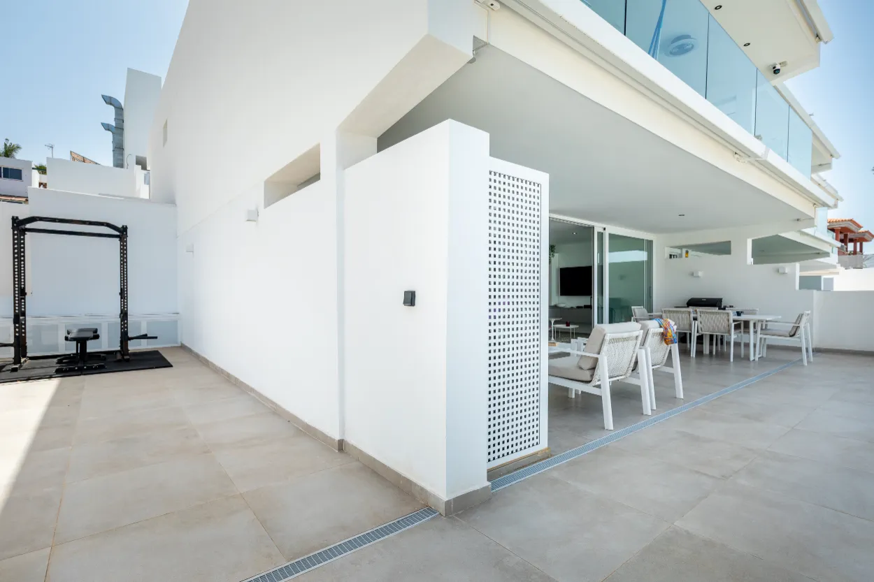 Vista del Silencio - outdoor-gym-and-terrace-corridor